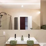 Grand - Luxury With Free Parking Apartamento