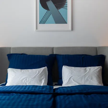 Grand - Luxury With Free Parking Apartment