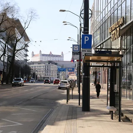 Grand - Luxury With Free Parking ברטיסלאבה