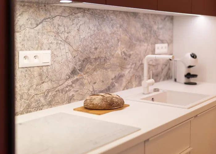 Grand - Luxury With Free Parking Apartment *