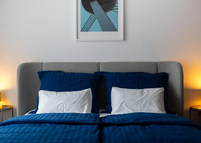 Grand - Luxury With Free Parking Apartment