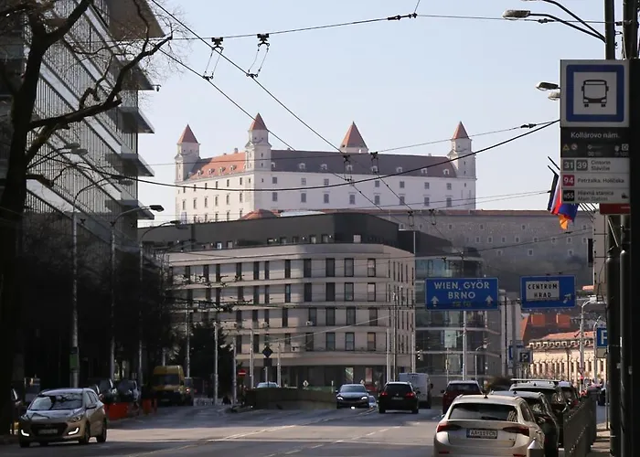 Apartment Grand - Luxury With Free Parking